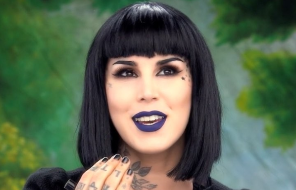 Kat Von D, tatuadora e vegana, traz linha de maquiagens às lojas brasileiras