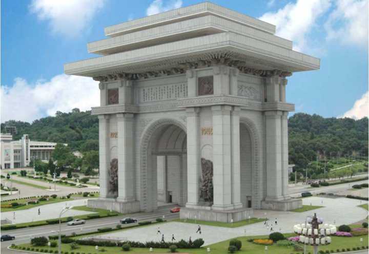 O gigantesco Arco do Triunfo em Pyongyang, construído aos pés do Moran Hill