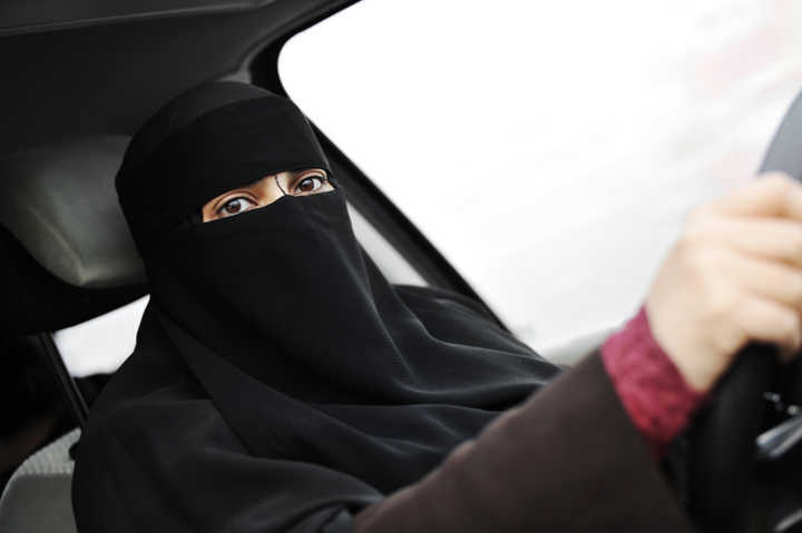 Dez residentes da Arábia Saudita receberam suas habilitações