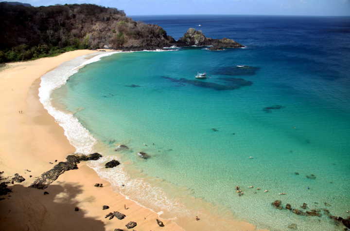 Baía do Sancho, uma das atrações naturais de Fernando de Noronha