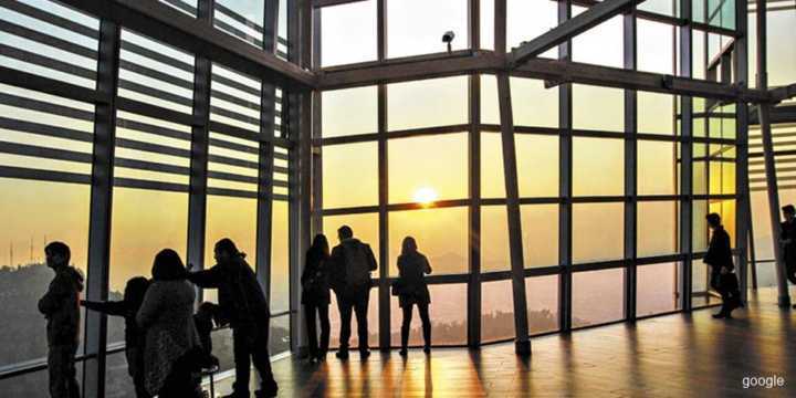 Interior do Sky Costanera, o maior prédio da América do Sul, em Santiago