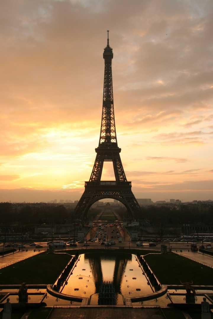 Torre Eiffel, um dos cartões-postais de Paris, vista da praça do Trocadero