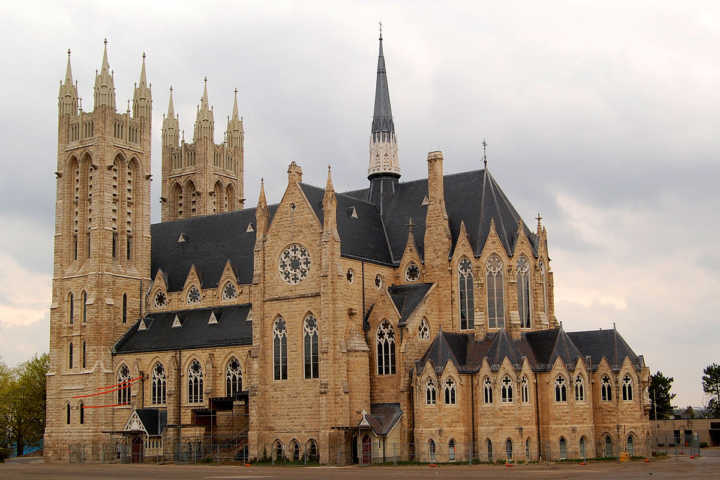 Lado externo da igreja Nossa Senhora Imaculada