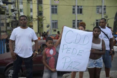 Moradores da Cidade de Deus protestam contra ação policial – 24/11/2016
