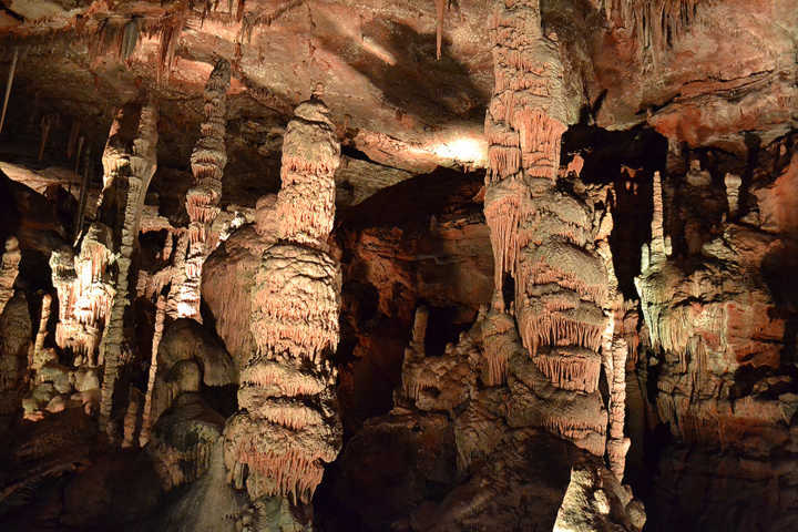 Interior da Gruta de Maquiné, em Minas Gerais, considerada o berço da paleontologia brasileira