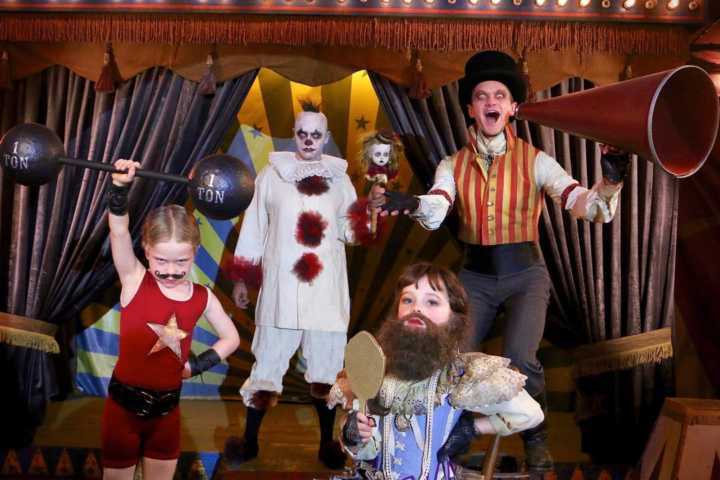 Neil Patrick Harris e sua família se inspiraram no universo circense para o Halloween deste ano