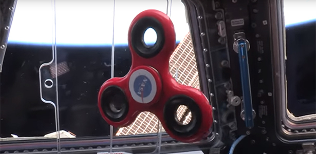 Astronautas levaram um spinner para o espaço