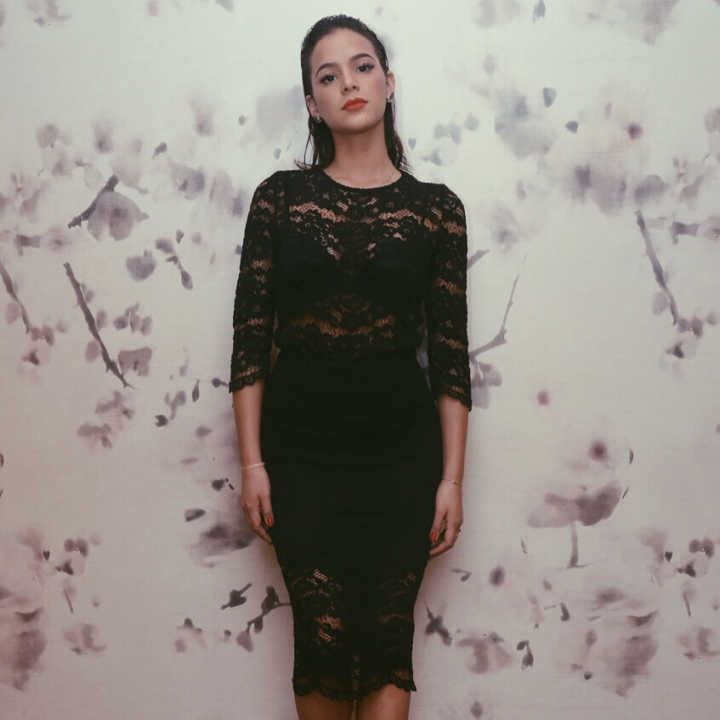 Look de Bruna Marquezine para lançamento de revista