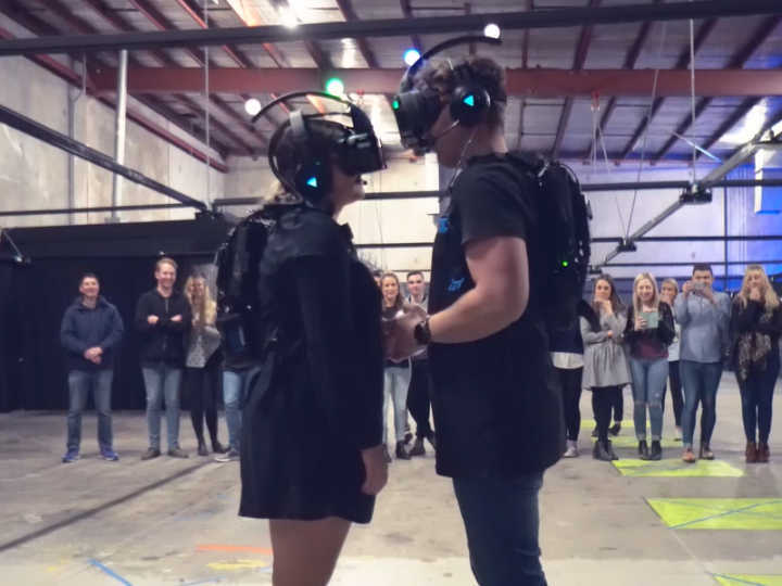 A empresa Zero Latency ajudou a desenvolver um cenário em realidade virtual para o pedido de casamento