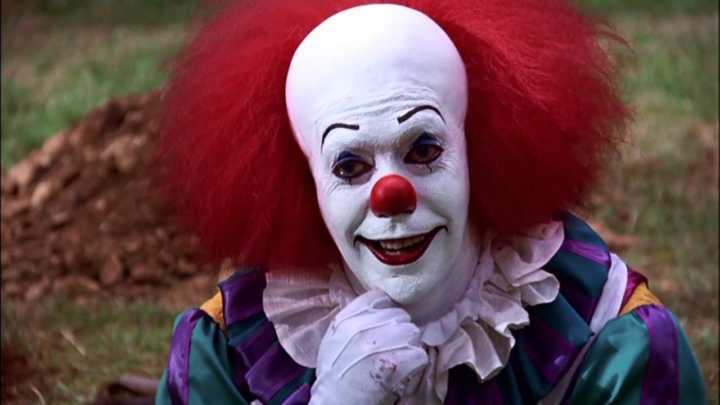 Tim Curry como Pennywise em “It” (1990)