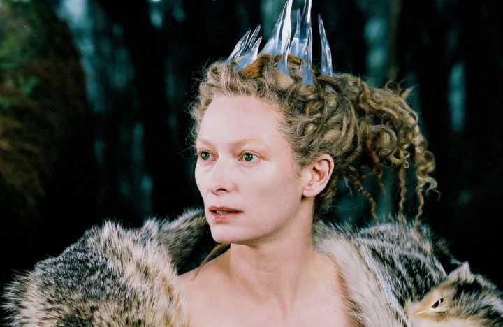 Tilda Swinton como a Feiticeira Branca em “As Crônicas de Narnia”