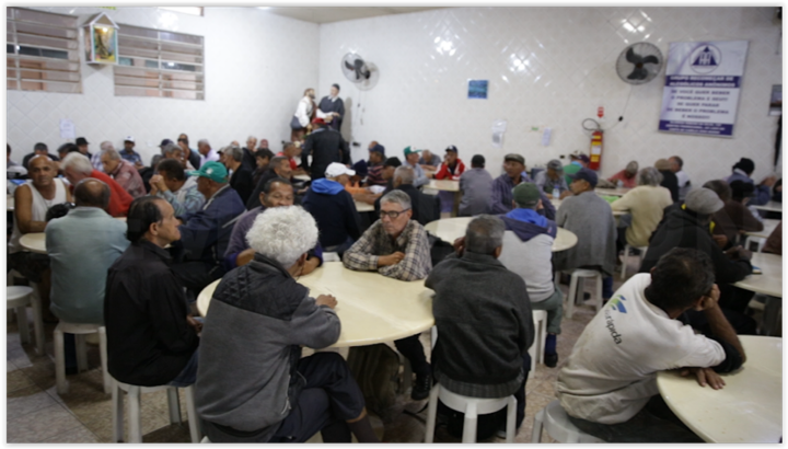 O Centro de Convivência São Vicente de Paulo fica na região da cracolândia e atende cerca de 650 pessoas por dia