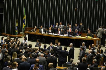 Congresso Nacional aprova emenda que censura conteúdos sem ordem judicial