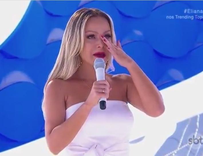 Eliana se emociona na volta ao programa