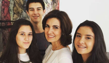 Fátima Bernardes com os filhos, Beatriz, Vinícius e Laura