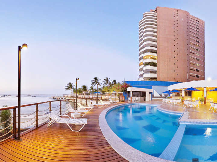 Piscina do Golden Tulip Fortaleza, um dos hotéis que fazem parte da promoção