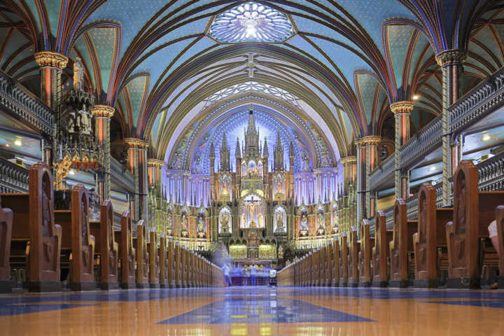 A Basílica de Notre-Dame e a sua “La Lumiére Fut”, uma iluminação especial que impressiona à primeira vista