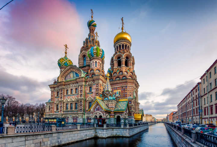 Vista panorâmica da Catedral do Sangue Derramado, em São Petersburgo