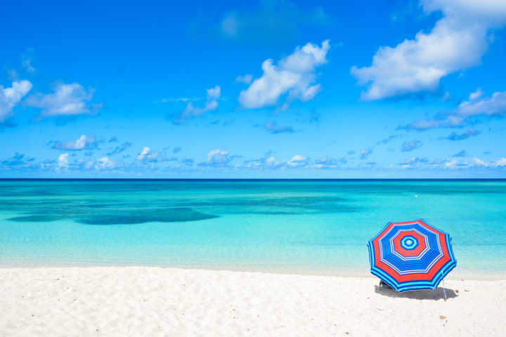 Caribe tem praias paradisíacas de areias brancas e águas claras, clima agradável