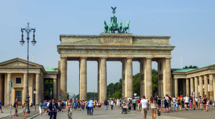 O portão de Brandemburgo é um dos principais cartões-postais de Berlim