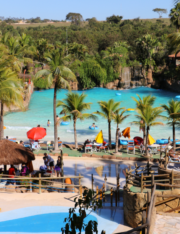 Com mais de 50 atrações e águas quentes, parque aquático cobrará meia-entrada em comemoração ao Dia do Funcionário Público