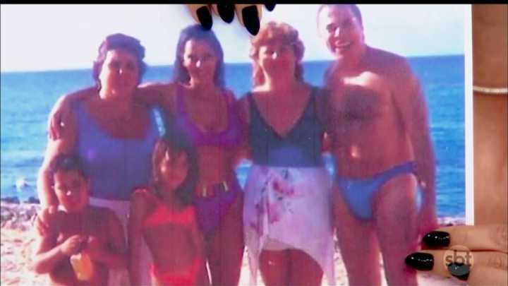 Foto do passado mostra Silvio Santos de sunga azul