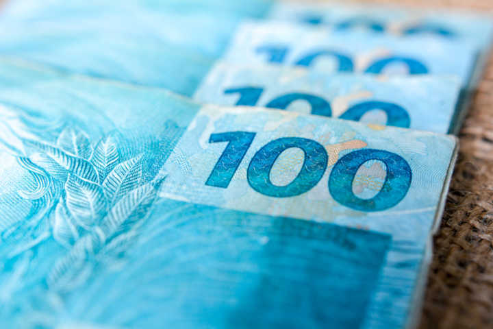 Governo projeta salário mínimo de R$ 1.088 para 2021, sem aumento real pelo 2º ano