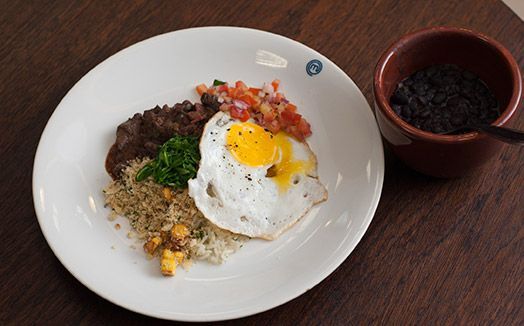 Receita com farofa de milho, couve, ovo frito e feijão foi uma das vencedoras