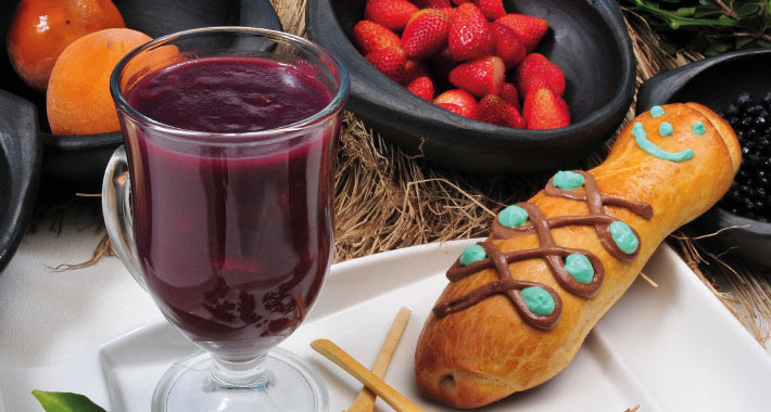 Beber colada morada e comer guaguas de pan são típicos no Dia de Finados