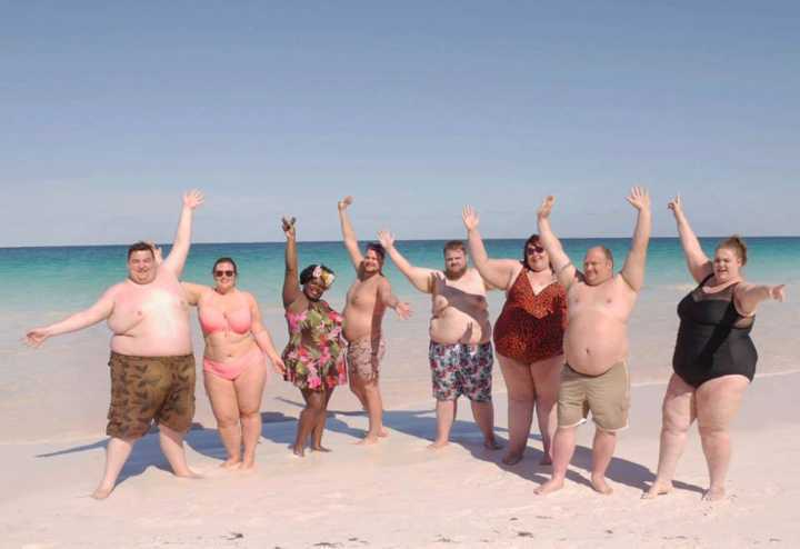 Além de uma praia particular de areia branquinha, o resort oferece diversas atividades