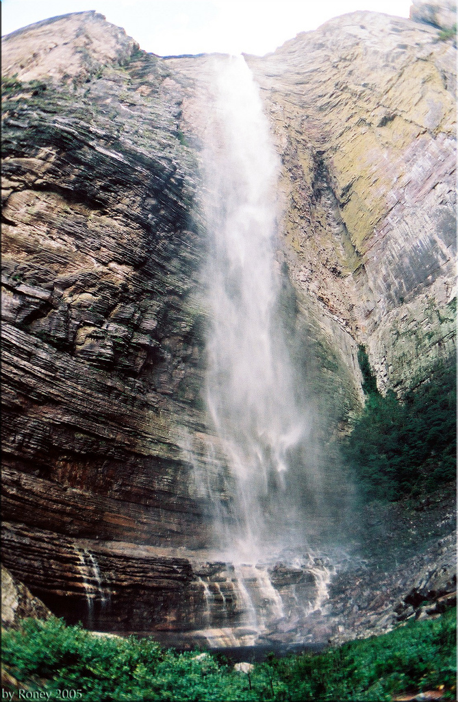 A cachoeira da Fumaça tem 400 metros de queda livre