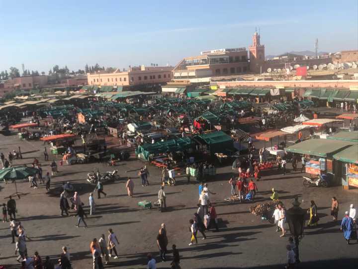 Vista panorâmica da Praça Jemaa El Fna, em Marrakech