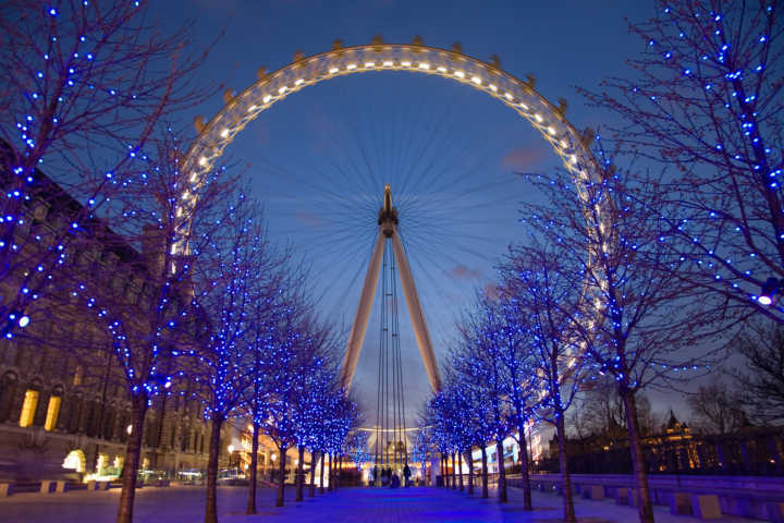 A London Eye tem 135 metros de altura