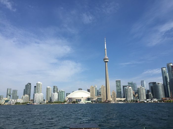 O lago Ontario com a imponente CN Tower