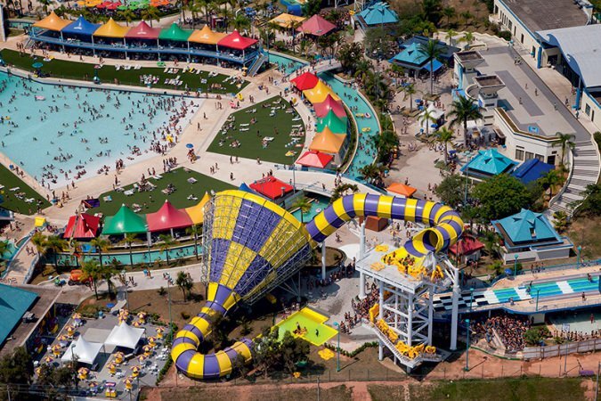 Ação do parque aquático Wet’n Wild válida até o final de abril presenteia visitantes com cortesia para maio