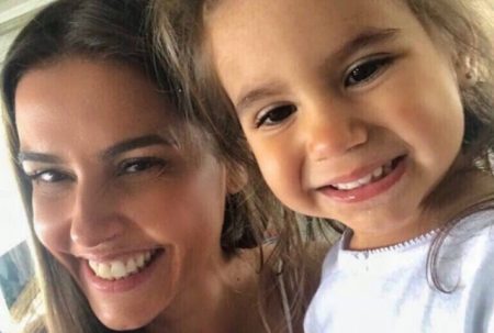 Deborah Secco e a filha Maria Flor