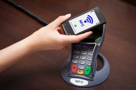 Aplicativo usa tecnologia NFC (Near Field Communication), que permite a troca de dados – sem fio – entre o aparelho e a máquina de pagamento
