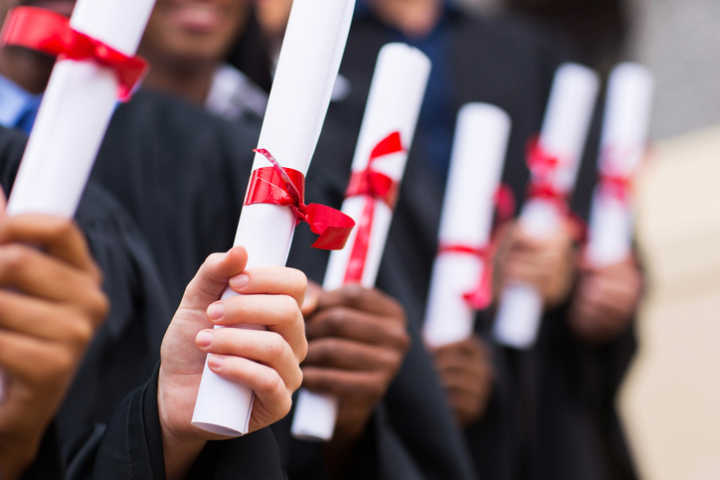 Banco sugere que alunos com renda alta paguem pelo curso em universidades públicas