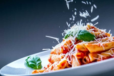 Restaurante italiano faz promoção com 4 chopes gratuitos por mesa