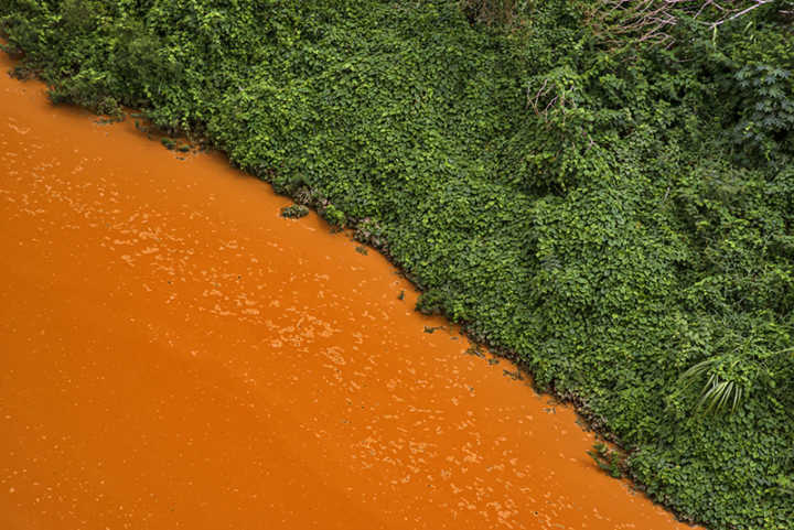 A ação foi protocolada no dia em que se completaram dois anos do vazamento da lama tóxica da Samarco