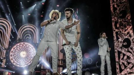 Luan Santana com a dupla Chitãozinho e Xororó no “Show da Virada”