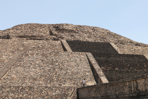 Subir os 65 metros da Pirâmide do Sol é uma atração à parte