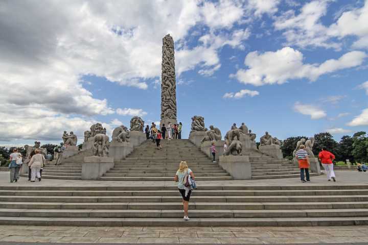 Vigeland Park, o exército feito por um homem só… O Vigeland Park é o maior parque de esculturas de um único artista no mundo