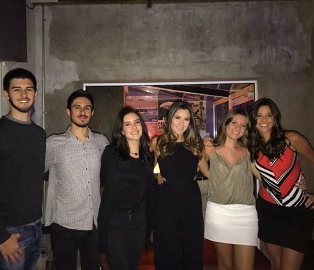 Luiza Tenente com os primos, os trigêmeos Vinícius, Laura e Beatriz