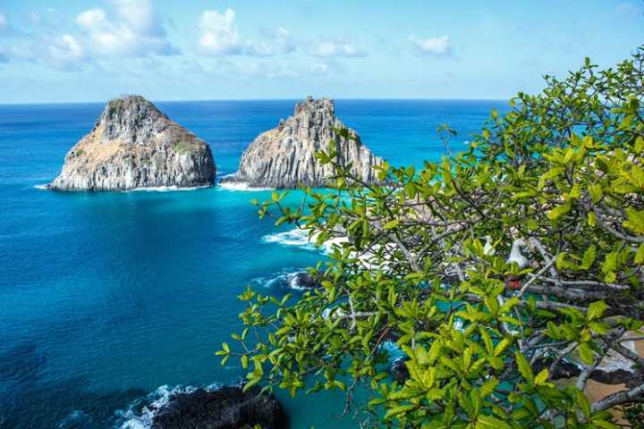 A baía do Porcos, em Fernando de Noronha, está entre as 10 melhores praias do planeta