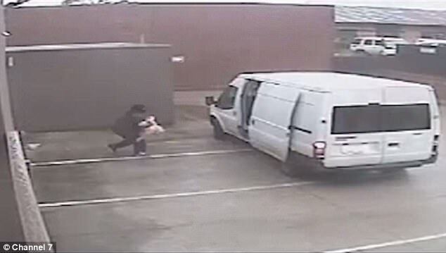 A ação foi toda filmada por camêras de segurança