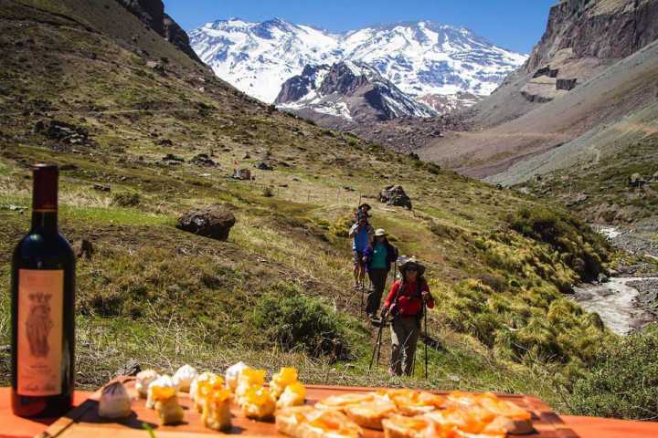 Lodge El Morado oferece programas para todas as estações do ano, como trekking