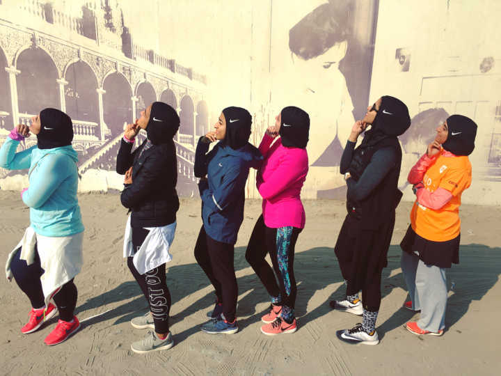 Atletas do Kuwait usando o novo hijab da Nike