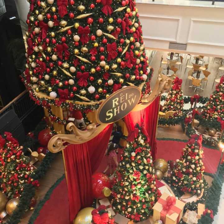 Natal mágico no Shopping Pátio Paulista tem sua decoração toda inspirada no filme “O Rei do Show”