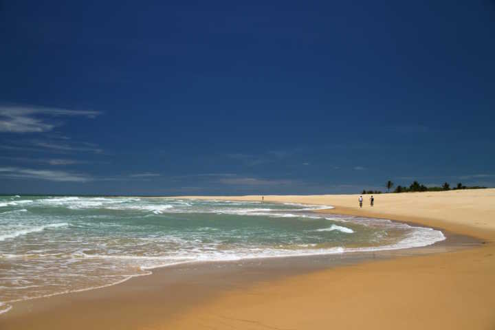 Itaquena, uma das praias isoladas, entre Trancoso e a Praia do Espelho